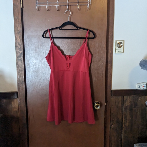 Cut out Scalloped Mini Dress - Picture 5 of 5